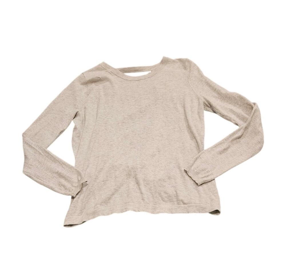 Light Gray Long Sleeve Back Twist Women’s Medium (estimate) Knit Casual Shirt